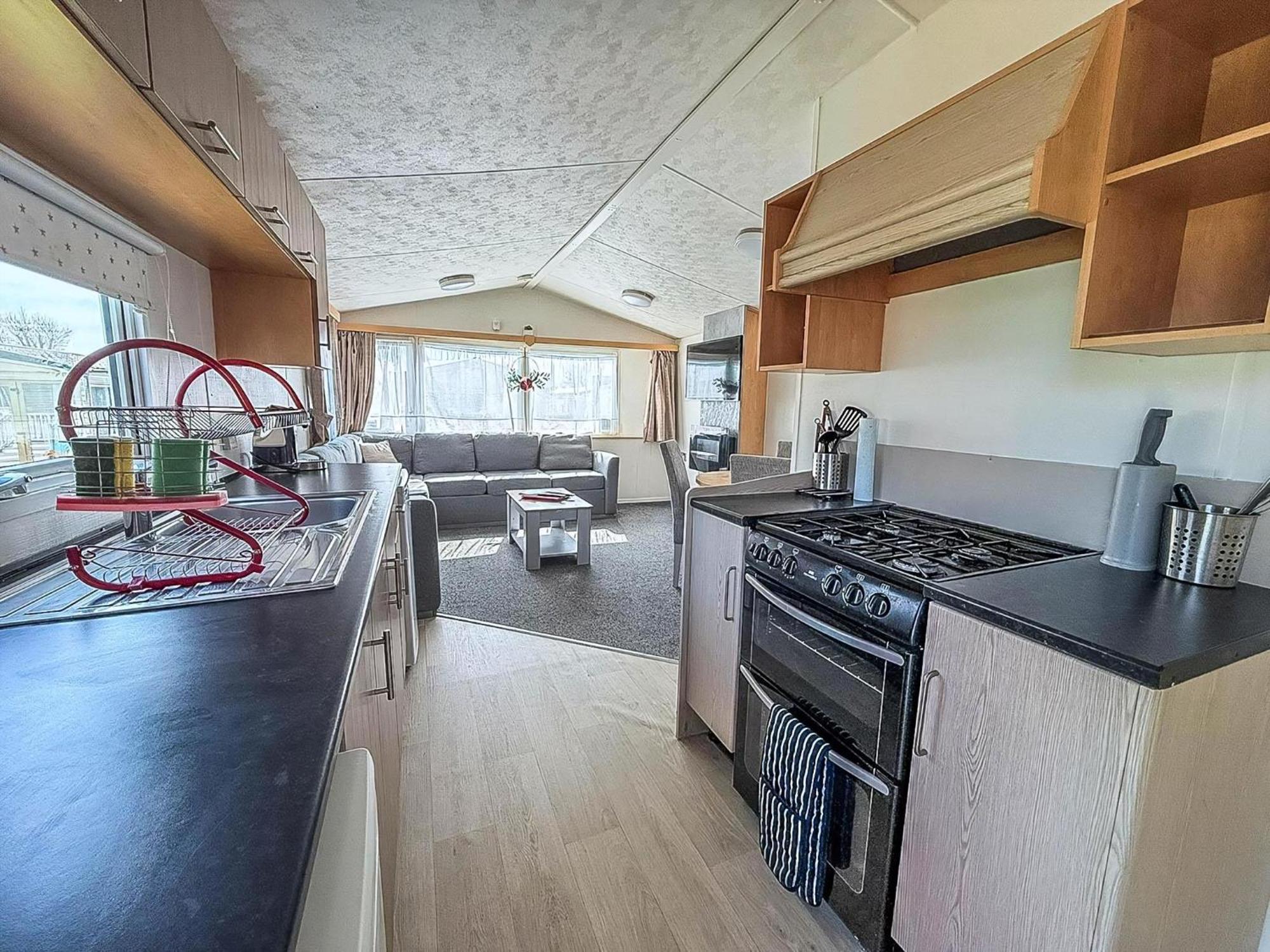 6 Berth Staycation Caravan Nearby In Essex Ref 26254e * Clacton-on-Sea