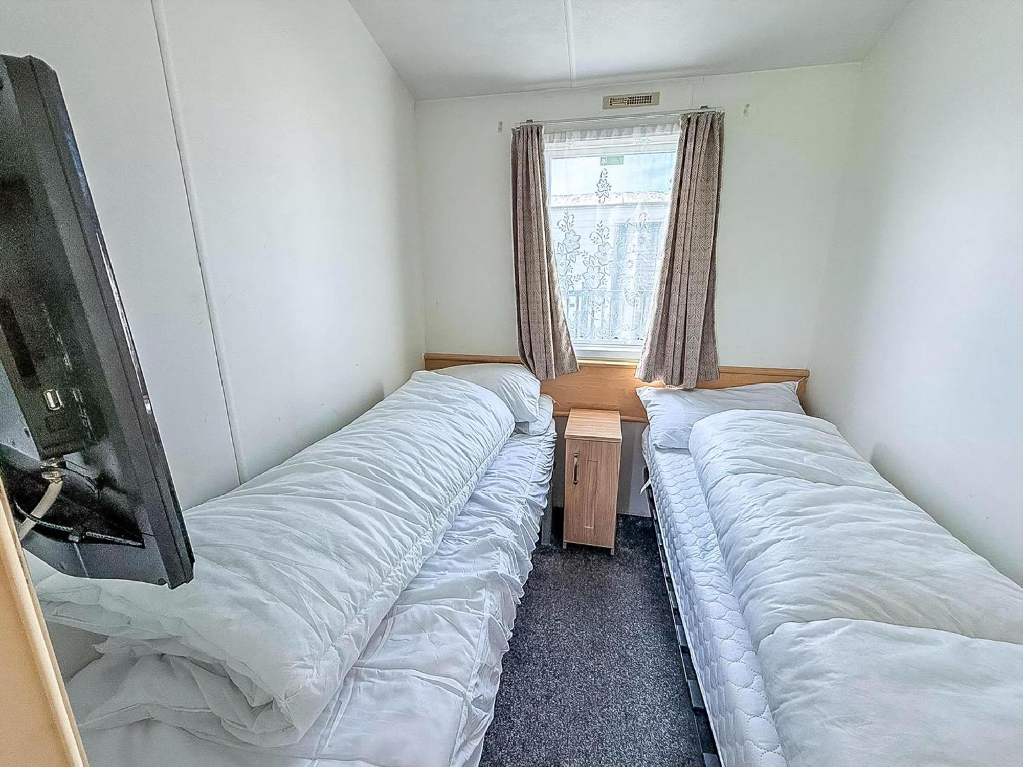 Campsite 6 Berth Staycation Caravan Nearby In Essex Ref 26254e *